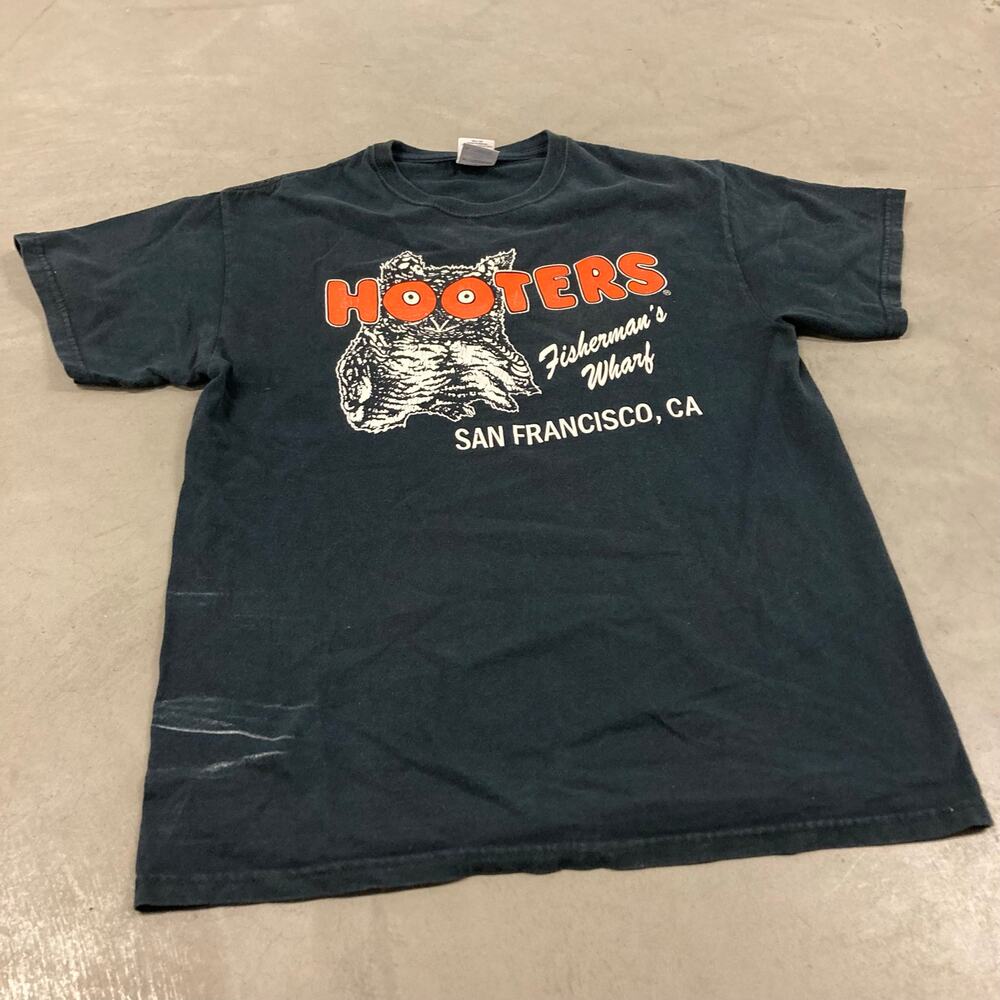 Y2K hooters San Francisco graphic t-shirt